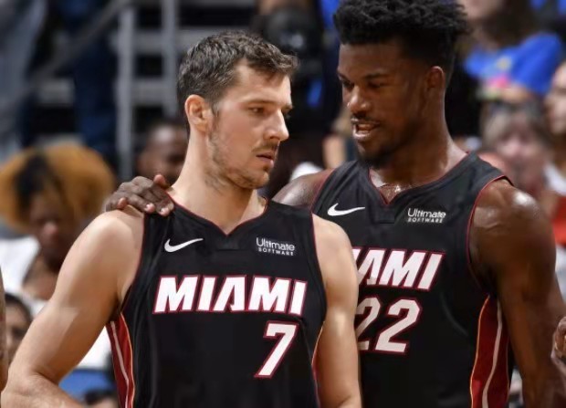 以绝对优势 以绝对优势